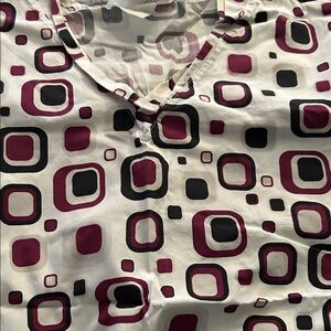 Geometric Patterned scrub top